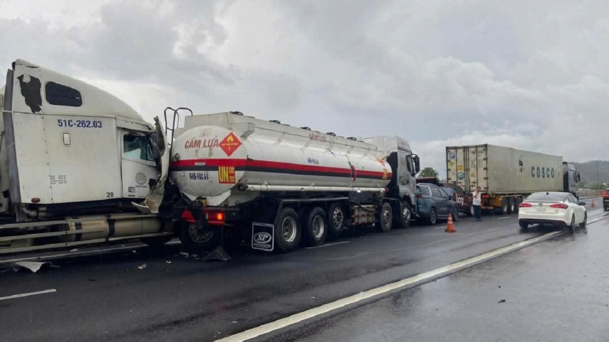 Va chạm giao thông liên hoàn trên cao tốc Phan Thiết - Dầu Giây